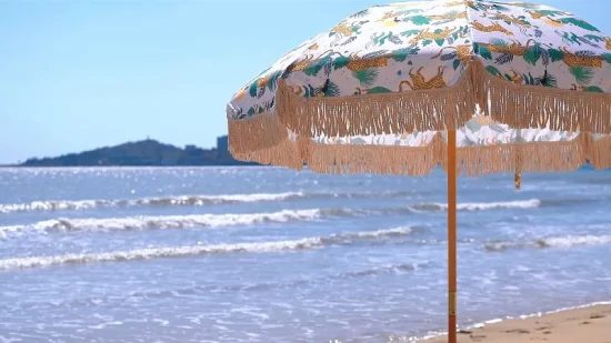 Parapluie de plage de voyage extérieur enduit de bois d'aluminium de 200 cm avec des glands